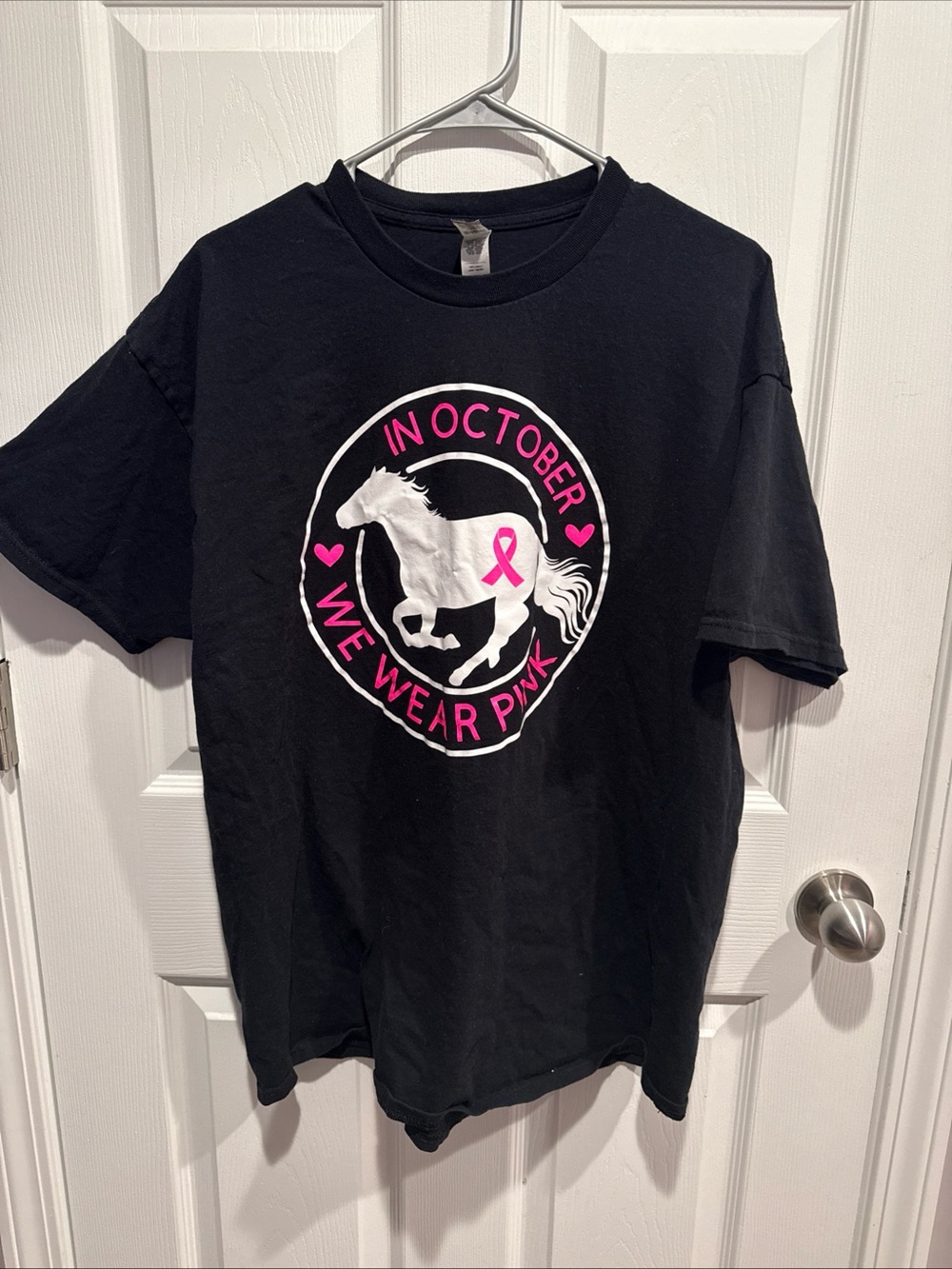Gildan Black breast cancer awareness tee with horse